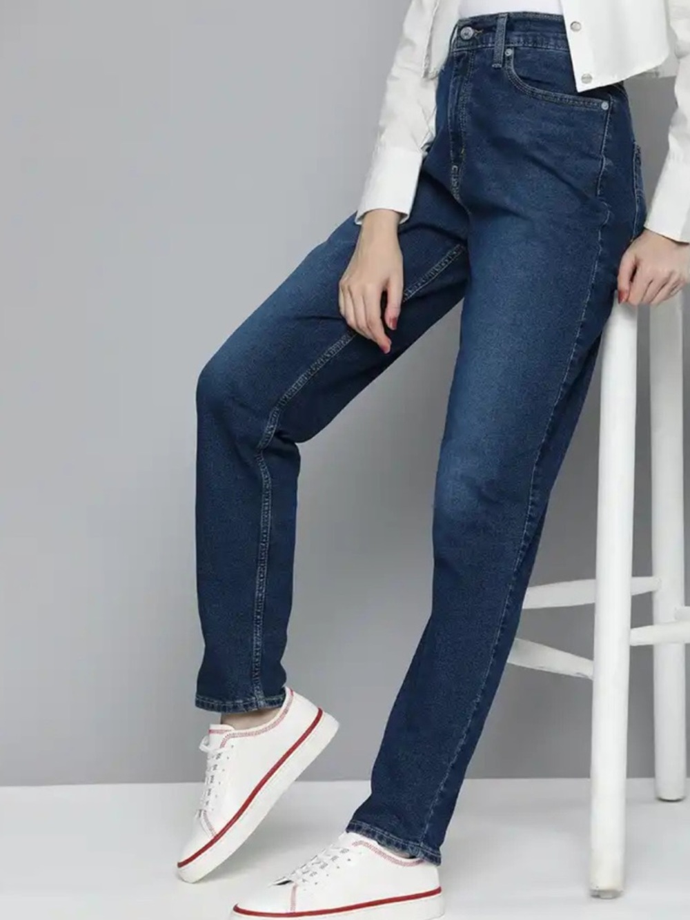 LEVI’S High Waisted 90s Mom Jeans Size 25